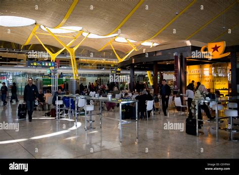 마드리드 공항, 커피 한 잔의 여유와 세계를 잇다