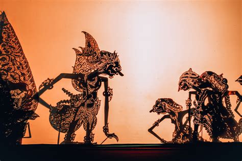  The Wayang Kulit: En Mytisk Skuggshow Fylld Med Guds Sken Och Hämndens Lågor!